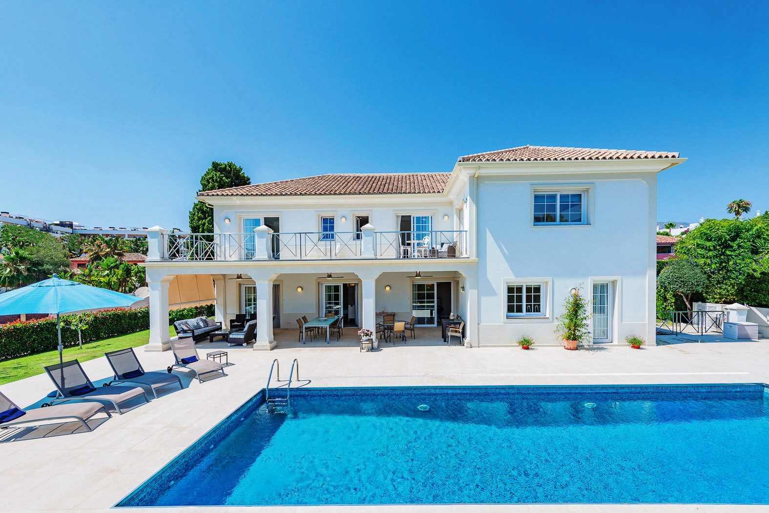 7 bedroom villa for sale in Casablanca Beach, Marbella Golden Mile
